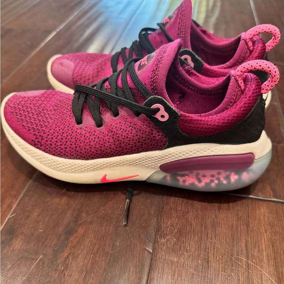 Nike Women's Fuchsia Athletic Shoes - Picture 3 of 4